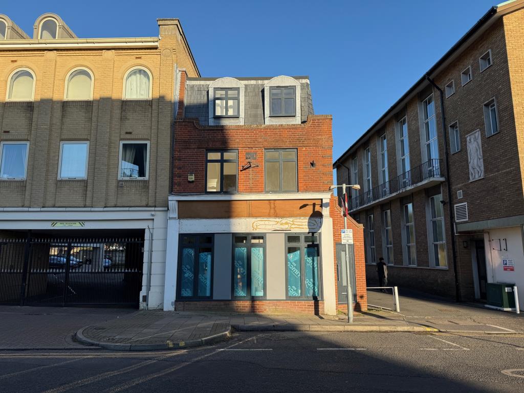 Lot: 173 - FORMER OFFICE WITH PERMITTED DEVELOPMENT TO CONVERT TO RESIDENTIAL DWELLING - Front view of former office building on Rainsford Road